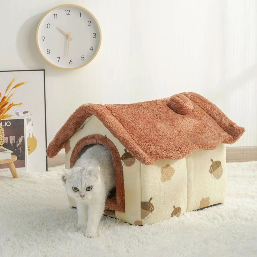 Acogedora casita de felpa para gatos