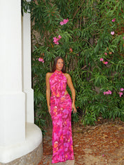 Vestido halter estampado cintura abierta fucsia