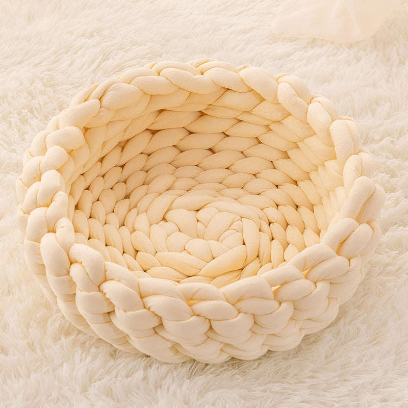 Cesta para gatos tejida a mano
