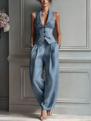 Women's two-piece suit with a V-neck and buttons