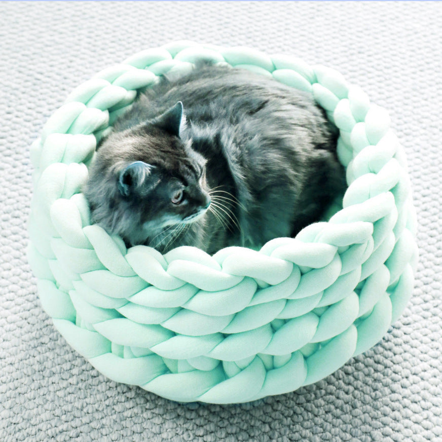 Cesta para gatos tejida a mano
